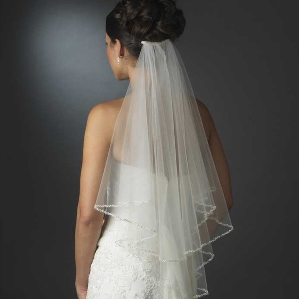 Elegant White Bridal Veil
